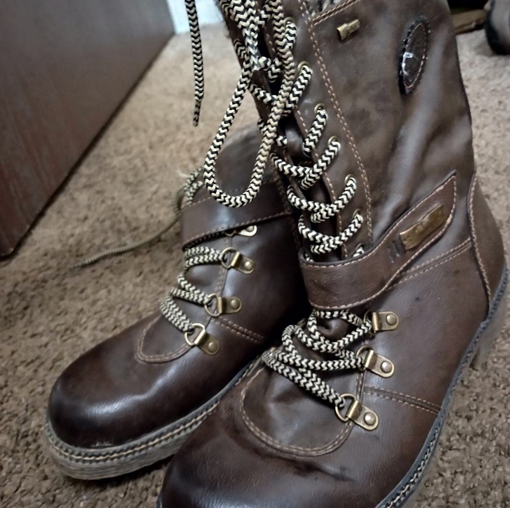 Women's fleece lined winter boots